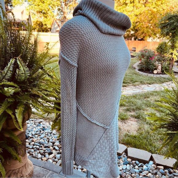 Love Scarlett Gray Loose Knit Sweater size Small - Picture 4 of 8